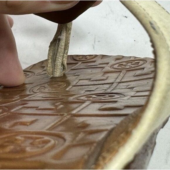 Tory Burch Thora Embossed Cream Leather Flip Flops Womens Size 7 M Sandals Shoes - Picture 7 of 9